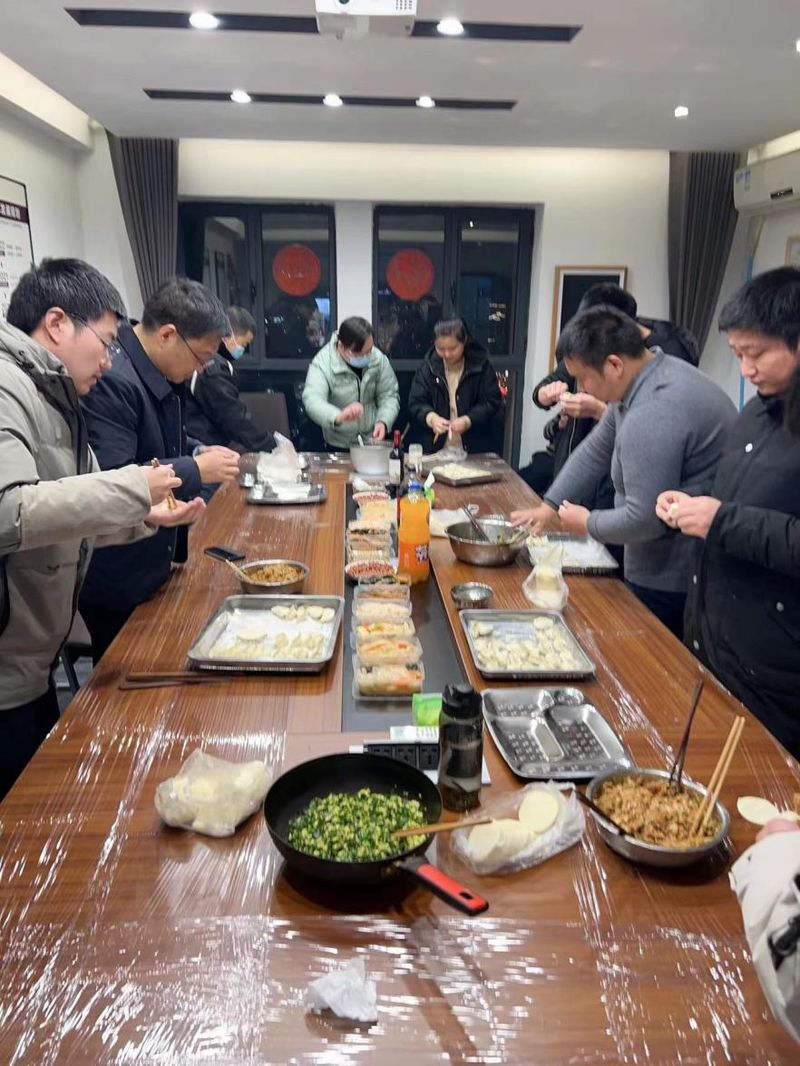 通達(dá)軟件公司組織開(kāi)展“情暖冬至，餃香飄逸”冬至包餃子活動(dòng)